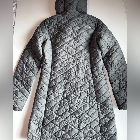 The North Face ThermoBall Parka Jacket Womens XS Gray Quilted Hooded Long Puffer - Picture 10 of 12